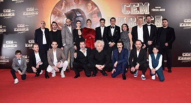 İsmail Hacıoğlu, Cem Karaca'nın hologramı ile düet yaptı