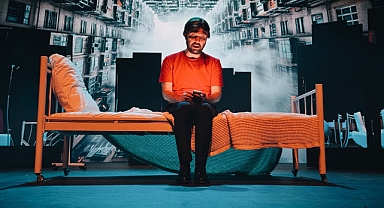 Emin Alper'in tiyatro oyunu Öteki kapalı gişe sahnelenmeye devam ediyor