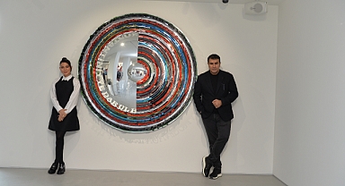 Ruzy Gallery, Ahmet Güneştekin'in Uyandığımız Çağ adlı sergisi ile kapılarını açtı