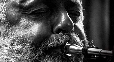 Şenova Ülker kimdir?