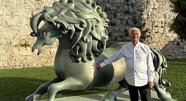 Ünlü at heykeli Lale Sümbül İstanbul Lale Vakfı bahçesinde