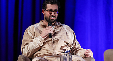 Doğu Demirkol: Kendimi sahneye atarak sevilmeye çalışıyor olabilirim