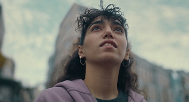 Neredeyse Kesinlikle Yanlış’ın dünya prömiyeri Venedik Film Festivali’nde