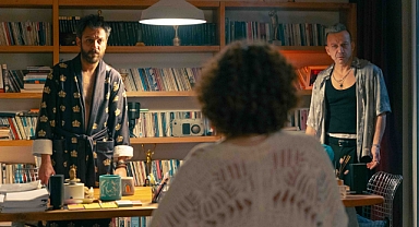 Damla Sönmez, Rıza Kocaoğlu ve Erkan Kolçak Köstendil'in başrolünde yer aldığı Tezgah ilk kez seyirci ile buluşuyor