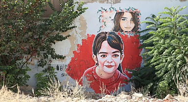 Azerbaycanlı ressam Narin Güran'ın portresini resmetti