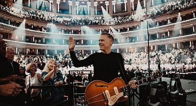 Bryan Adams'tan İstanbul konseri öncesi iki yeni şarkı