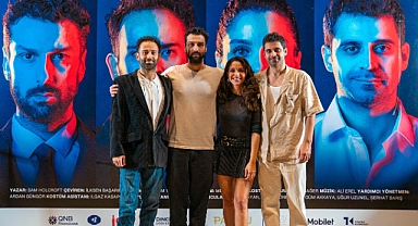 DasDas, 8. sezonuna yeni oyunu ‘Ayna’ ile başladı