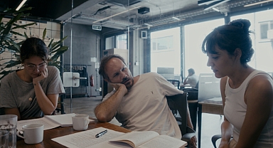 Tuğçe Altuğ ve Deniz Celiloğlu'ndan Nora oyunu