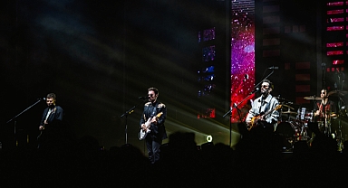 Adamlar’ın Kahırlı Merdiven albümüne binlerce kişi eşlik etti