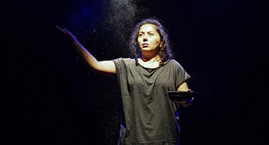 Hikayesinde Senden Bahsetti sahnelenmeye devam ediyor