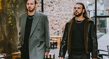 Maderzat'tan Ya Gelirsek Göz Göze şarkısı