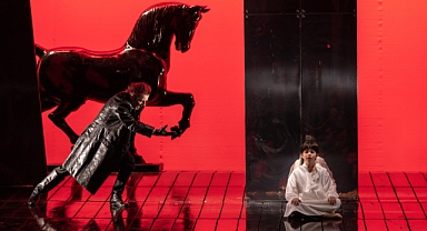 Benjamin Britten’ın The Turn of the Screw operası sahnede