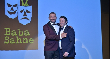 Bir Baba Hamlet'te oyuncu değişimi: Şevket Çoruh’a İlker Ayrık eşlik edecek