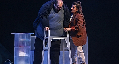 Balina, mart ayında da sahnede