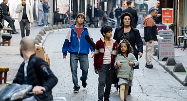 Gürcistan’dan İstanbul’a uzanan kültürel ve duygusal bir yolculuk: Geçiş