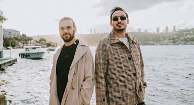 Maderzat 12 Nisan'da Roxy Sahnesinde