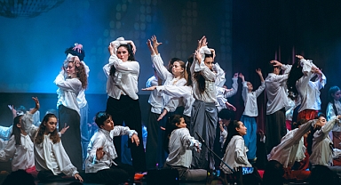 Shakespeare ruhuyla sahnede: Spiritua, seyirciden tam not aldı