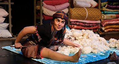 Baba Sahne’nin yeni oyunu Nokta sahneye çıktı