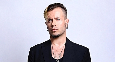 Emre Aydın Beyoğlu’nda sahne aldı: Sahne benim için terapi