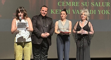 Tiyatro sezonunun en iyileri belli oldu: Üstün Akmen Ödülleri dağıtıldı