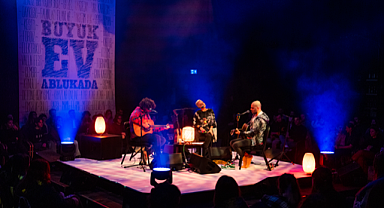 Büyük Ev Ablukada'dan akustik konser