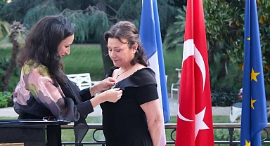 Leman Figen Yılmaz’a Fransa’dan Sanat ve Edebiyat Şövalyesi Nişanı