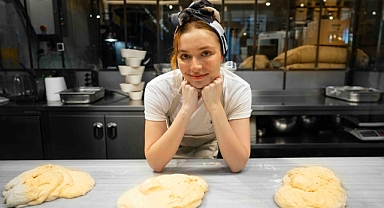 Serra Arıtürk, Veliaht dizisindeki Reyhan rolüne mutfakta hazırlanıyor