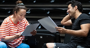 Binnur Kaya ve Mert Fırat aynı sahnede: Açık İlişki geliyor