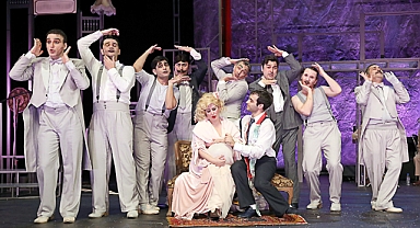 Haldun Taner Klasiği Gözlerimi Kaparım Vazifemi Yaparım Harbiye'de