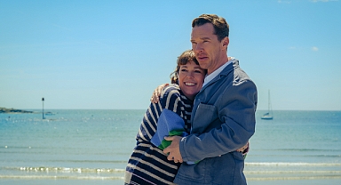 Oscar Ödüllü ikili Olivia Colman ve Benedict Cumberbatch Güller ile sinemalara geliyor