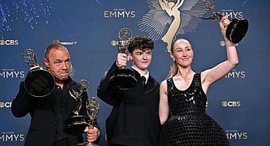 Adolescence en çok ödül aldı, Severance adaylık rekoru kırdı: Emmy Ödülleri açıklandı