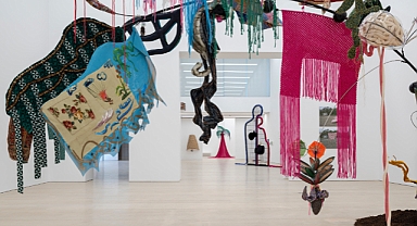 Arter, yeni sezona Nilbar Güreş'in Kadife Bakış sergisiyle başladı 