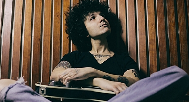 Batu Akdeniz’den Yeni Şarkı: Bir Kuş Olsam