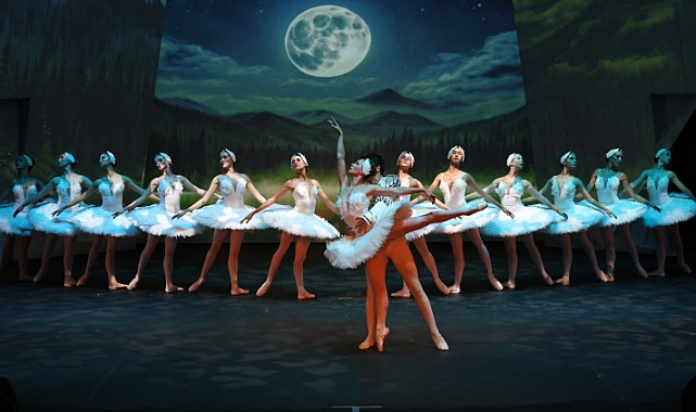 Kuğu Gölü Aspendos Antik Tiyatrosu’nu doldurdu