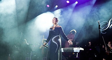 Sibel Can, Ankara'da An Epic Symphony konseriyle sahne aldı