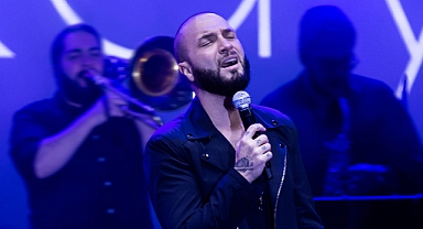 Berkay, yağmura rağmen sahne aldı