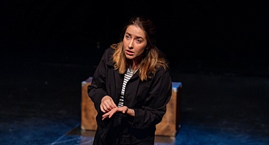 Büke Erkoç, tek kişilik oyunu The Future Looks Bright ile Londra’da