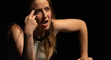 Büke Erkoç’un The Future Looks Bright oyunu Selanik'te sahnelenecek