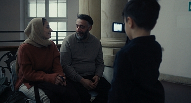 Erol Afşin’in ilk uzun metrajlı filmi Yanıyor ırkçılığın izini sürüyor