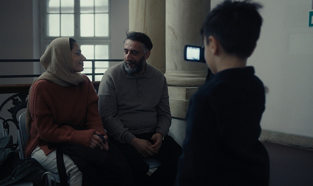 Erol Afşin’in ilk uzun metrajlı filmi Yanıyor ırkçılığın izini sürüyor