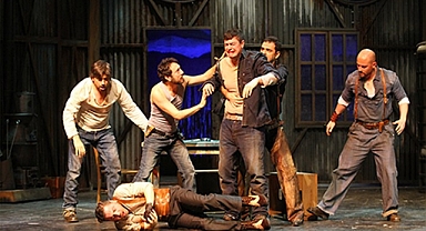 John Steinbeck'in Fareler ve İnsanlar'ı yeniden sahnede