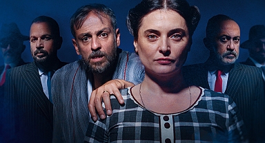 Kenan Doğulu, Müfettişler oyununda besteleriyle tiyatroya ses veriyor