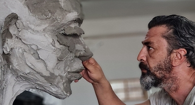 Ozan Ünal’dan gerçeği sorgulatan yeni sergi: Rüya Hissi Süsler, Hafıza Anıyı