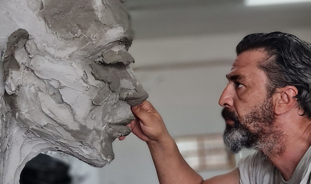 Ozan Ünal’dan gerçeği sorgulatan yeni sergi: Rüya Hissi Süsler, Hafıza Anıyı