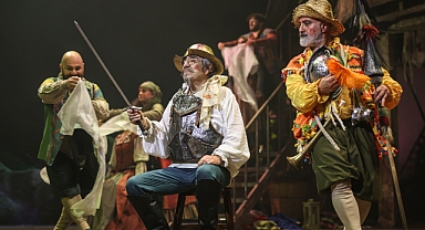 Selçuk Yöntem, Zuhal Olcay ve Cengiz Bozkurt Don Quixote sahnesinde