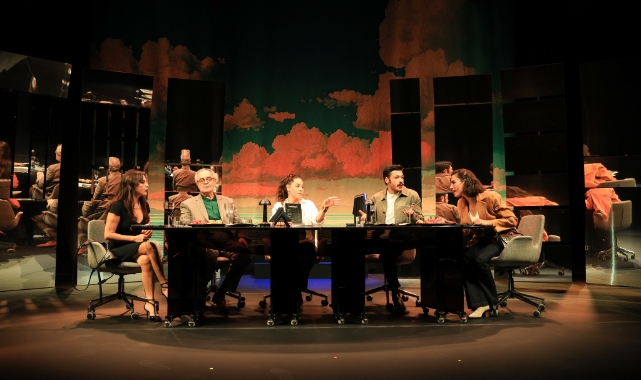 Bir masaya sığmayan hesaplaşma: Fora üzerine