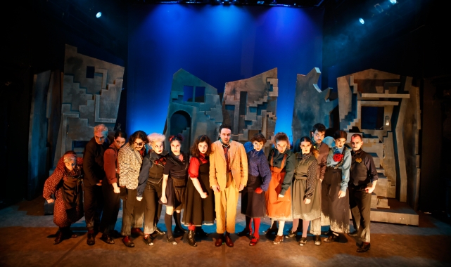 Gergedanlar AKM sahnesinde: İnsan olmak üzerine zamansız bir sorgulama