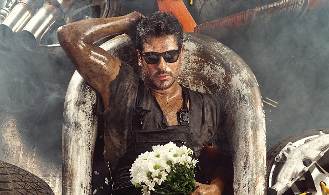 İstanbul’un En Güzel Kızı Burak Özçivit’le sahneye tanışıyor