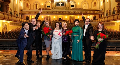 Kazakistan'da Gülsin Onay adına ödül