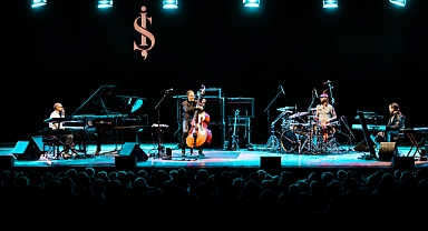 Stanley Clarke, İş Sanat sahnesinde caz dolu bir geceye imza attı
